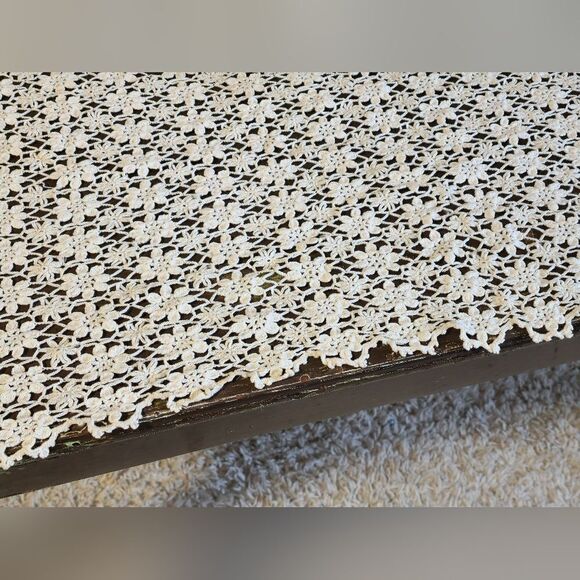 Vintage crocheted flower pattern table runner - Picture 3 of 5
